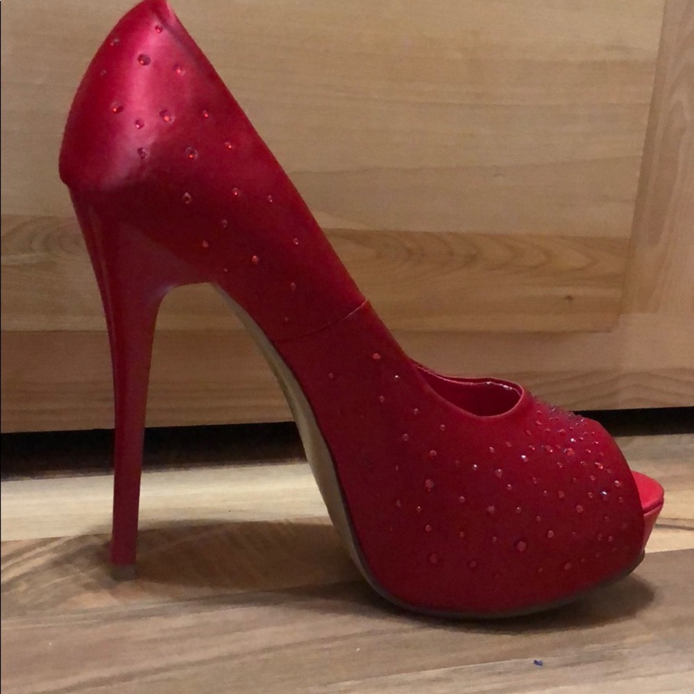 Cherry red Jolie Collection peep toe pumps